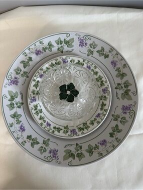 Glass Garden Flower Art Grape with Grape Vines Crystal Bowl Green Floral Accent